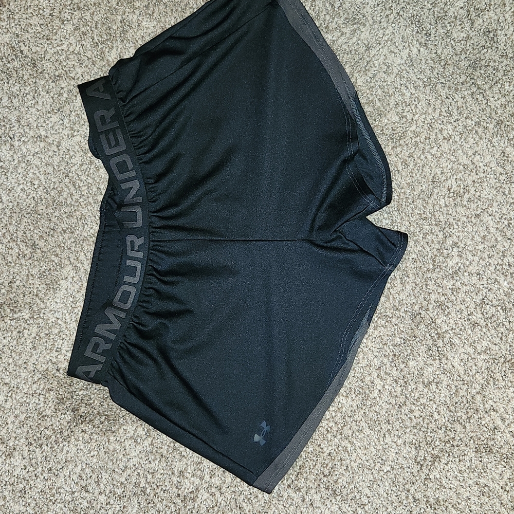 Under Armour athletic shorts size Medium great pre-owned condition